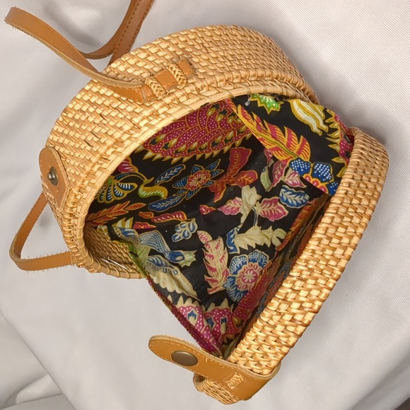 Round Rattan Bag - Picture 11 of 13
